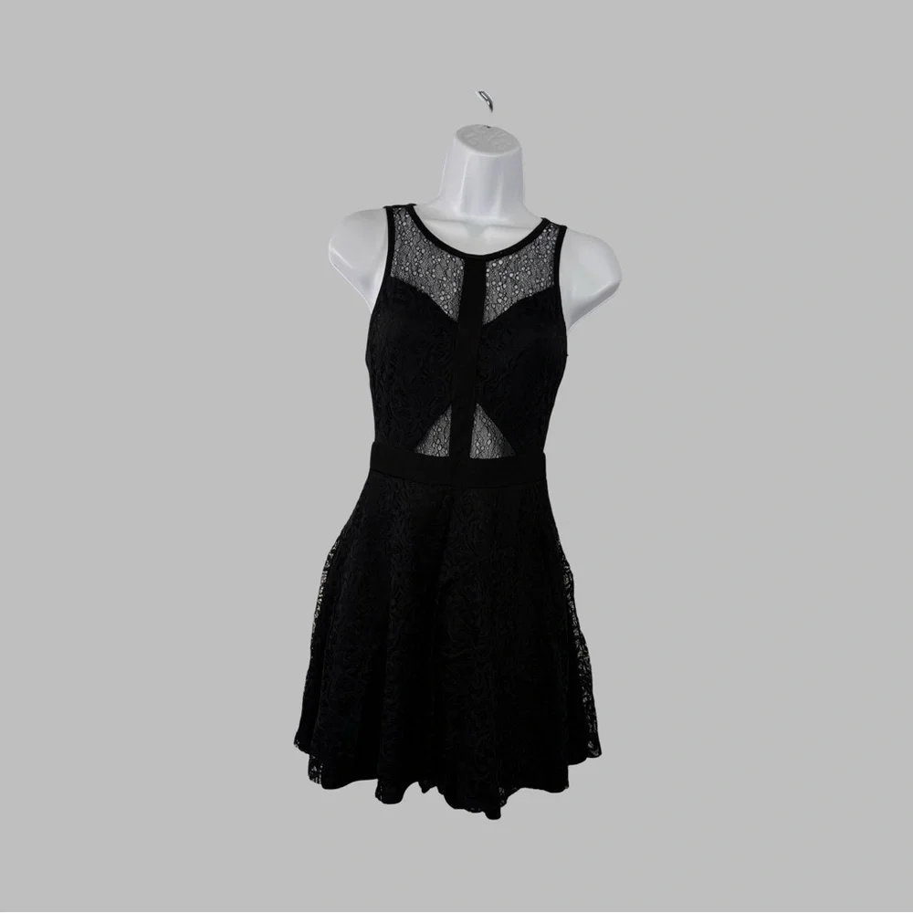 Material Girl Lace Overlay Black Sleeveless Party Mini Dress Size Small - Picture 1 of 9